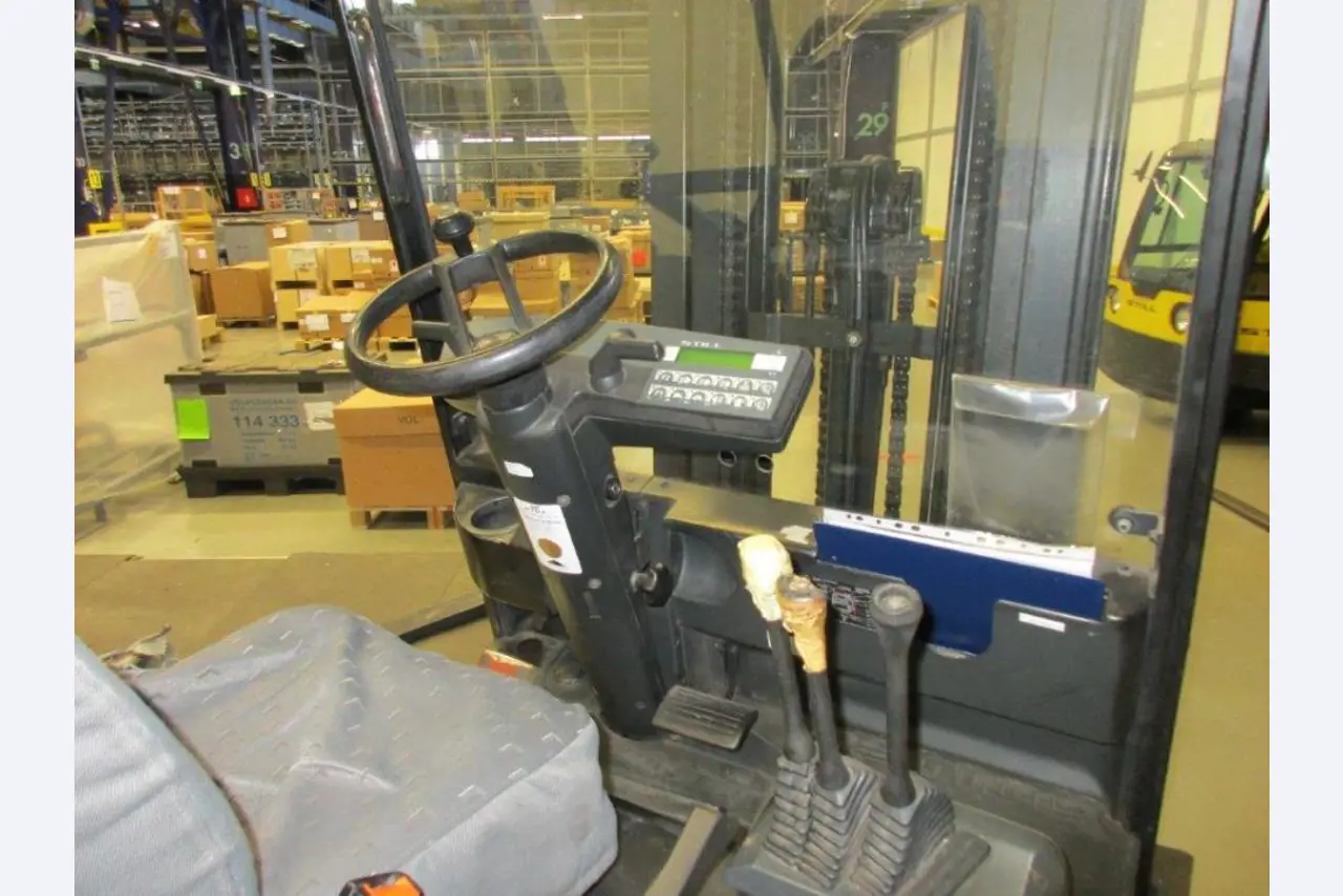 Nowe i używane części zamienne i maszyny (1 500 części łożyskowych: hydraulika, robotyka, pneumatyka i automatyka)-6